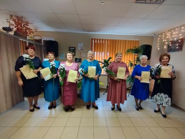 Interešu grupa "Ivuški". Uzstāšanās pasākumā "Rudens lapu zelts", Maļinovas SN.